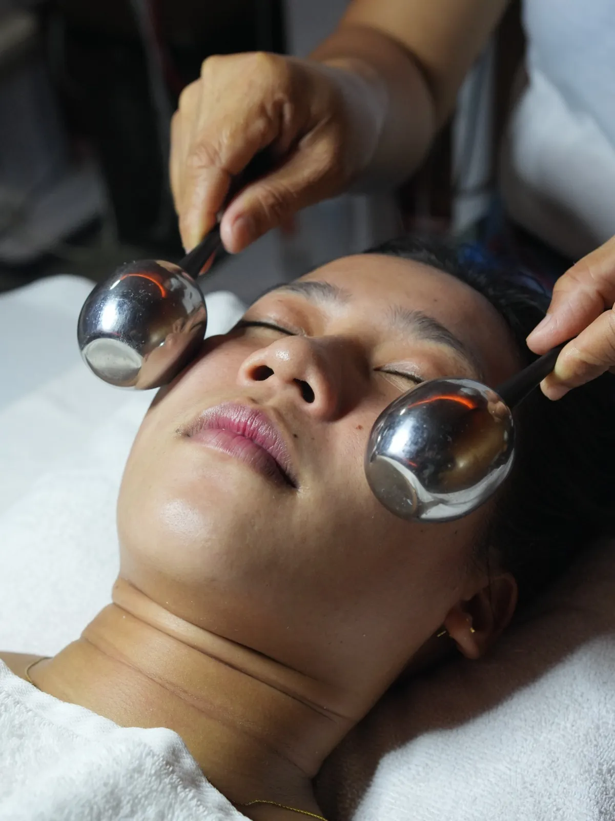 H Hotel Branch treatment room