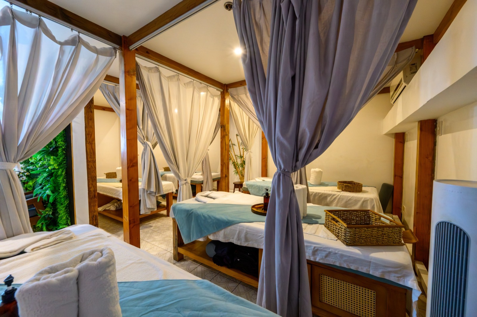 H Hotel Branch treatment room